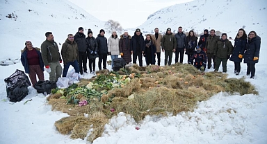 Vali Çakır yaban hayvanları için yüksek kesimlere yem bıraktı