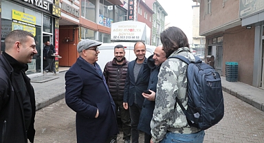 Vali Koç. esnaf ve vatandaşlarla bir araya geldi