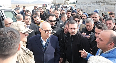 Vali Koç Gürbulak Gümrük ve Tır Parkı'nda İncelemelerde Bulundu