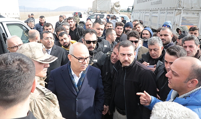 Vali Koç Gürbulak Gümrük ve Tır Parkı'nda İncelemelerde Bulundu