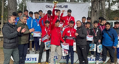 Vali Koç, Türkiye Şampiyonu Ağrılı öğrencileri tebrik etti