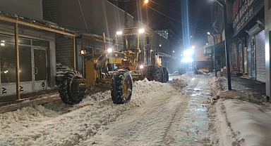 Van'da kar 199 yerleşim yerinin yolunu ulaşıma kapattı