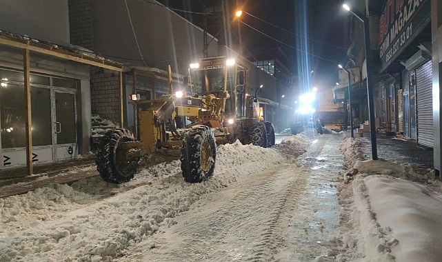 Van'da kar 199 yerleşim yerinin yolunu ulaşıma kapattı