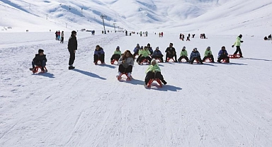 Van'da "Kayak Bilmeyen Kalmasın" projesi ile çocuklar ilk defa kayakla buluştu