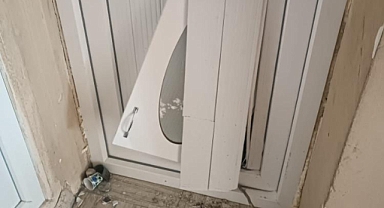 Van'da korkulan oldu: Bir evin üzerine çığ düştü