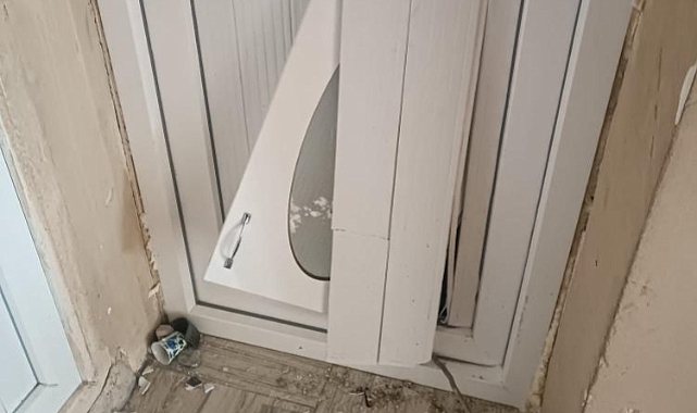 Van'da korkulan oldu: Bir evin üzerine çığ düştü