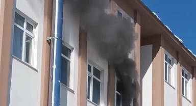 Van'da okulda çıkan yangın korkuya neden oldu