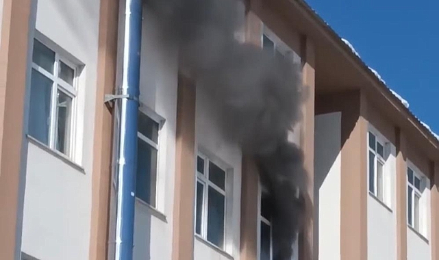 Van'da okulda çıkan yangın korkuya neden oldu