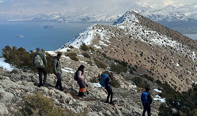 Van Gölü'nün saklı koyları ziyaretçilerini bekliyor