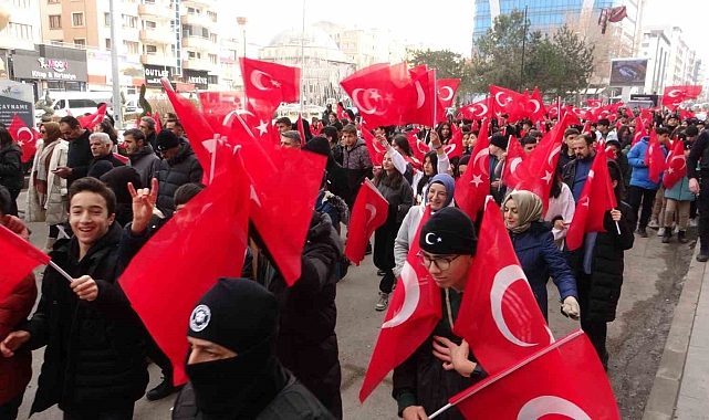 Van'da "120 kahraman çocuk" anısına yürüyüş düzenlendi