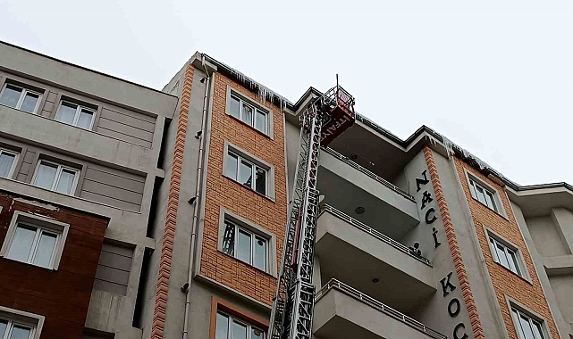 Van'da buz kırma timi iş başında