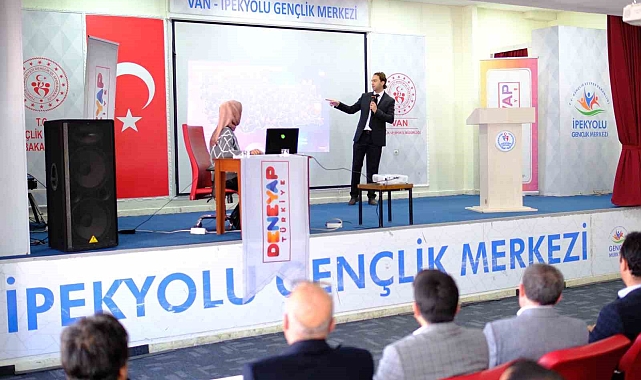 Van'da Gençlik ve Spor İl Müdürlüğü 'deneyap teknoloji atölyeleri bilgilendirme ve tanıtım toplantısı' yapıldı