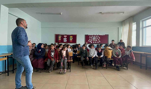 Van'ın Muradiye İlçesinde "Kariyer Günleri" Etkinliği Düzenlendi