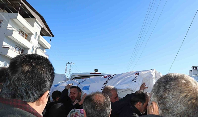 Vanlı kardeşler İzmir'de trafik kazasında hayatlarını kaybettiler