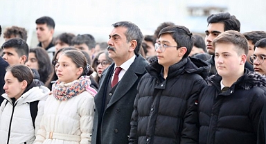 Yarın tüm okullarda 6 Şubat felaketinde hayatını kaybedenler için 1 Dakikalık Saygı Duruşu