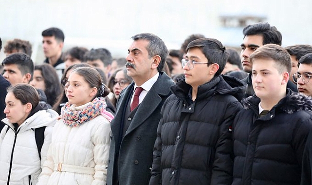 Yarın tüm okullarda 6 Şubat felaketinde hayatını kaybedenler için 1 Dakikalık Saygı Duruşu
