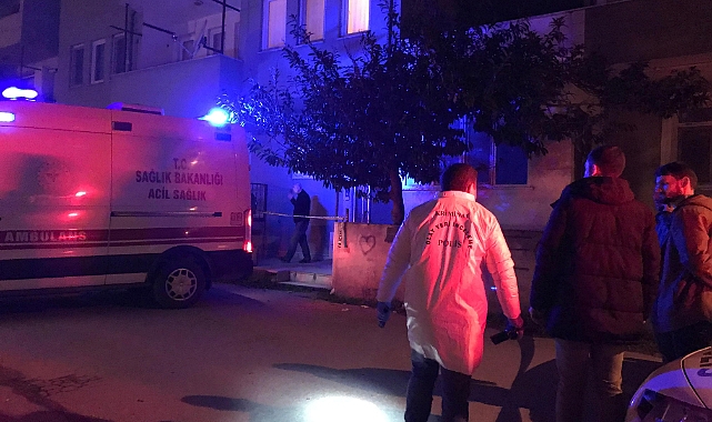 Yatağa bağlı babasının gözü önünde komşusu tarafından öldürüldü