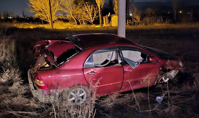 Yoldan çıkan araç tarlaya uçtu: 3 yaralı