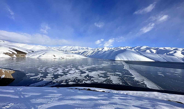 Yüksekova'daki Dilimli Barajı kısmen dondu