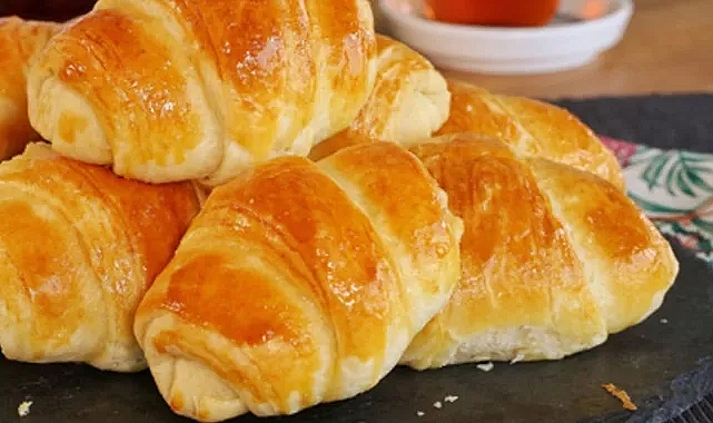 20 dakikada hazır: Hemen denemek isteyeceğiniz Peynirli Katmer Poğaça tarifi