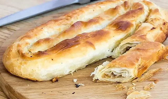 40 dakikada sofraları şenlendiren lezzet: Pratik Çarşaf Böreği