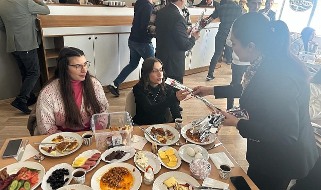 Abdulhalık Taşkın, 8 Mart Dünya Kadınlar Günü'nü Patnos Öğretmenevi'nde Düzenlenen Programla Kutladı