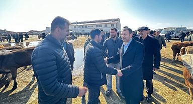 Ağrı Belediye Başkan adayı Aydın, Hayvan Pazarını ziyaret etti
