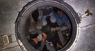 Ağrı’da 19 kaçak göçmen bakın nereden çıktı