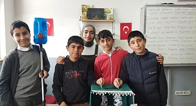 Ağrı'da atık malzemeler öğrencilerin ellerinde değerleniyor