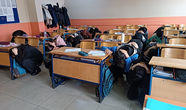 Ağrı'da deprem tatbikatı gerçeğini aratmadı