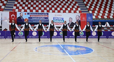 Ağrı’da Halk oyunları il birinciliği yarışmaları yapıldı