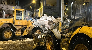 Ağrı’da kar küreme ve temizleme çalışmaları aralıksız devam ediyor