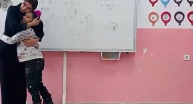Ağrı'da öğretmen ve öğrencilerin kalpleri ısıtan selamlaşmaları (Videolu Haber)
