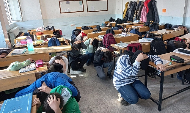 Ağrı’da okullarda deprem tatbikatı yapıldı
