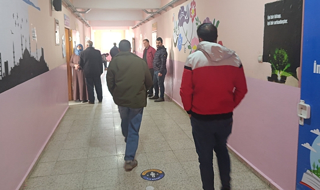 Ağrı'da oy verme işlemi başladı