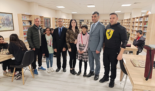 Ağrı'da satranç tutkusu gençleri bir araya getirdi