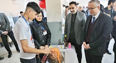 Ağrı'da TÜBİTAK 4006 Bilim Fuarında öğrencilerin hazırladığı 17 proje sergilendi