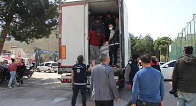 Ağrı’dan, İstanbul’a giden mercimek yüklü tırda 40 kaçak göçmen çıktı