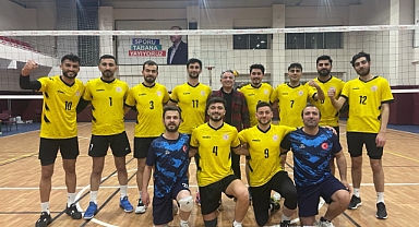 Ağrı Erkek Voleybol Takımı Van’dan zaferle döndü