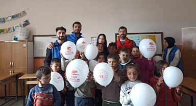 Ağrı Gençlik Merkezi gönüllüleri Yüzlerde tebessüm olmaya devam ediyor