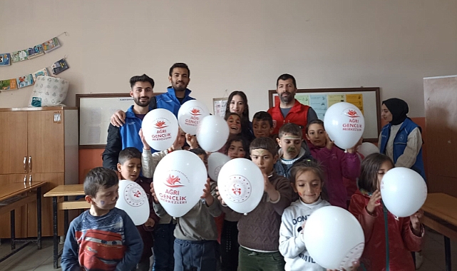 Ağrı Gençlik Merkezi gönüllüleri Yüzlerde tebessüm olmaya devam ediyor