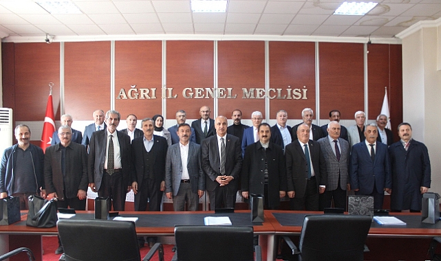 Ağrı İl Özel İdaresi Genel Sekreteri Erhan Tenekeci, İl Genel Meclis Üyeleriyle bir araya geldi