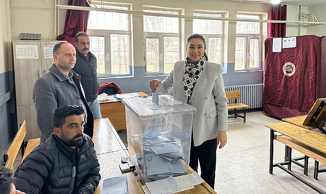 Ağrı Milletvekili Kilerci, oyunu okuduğu okulda kullandı