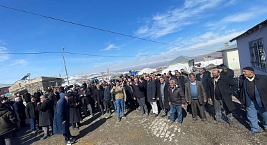 Ağrı’nın önde gelen “Nezoyi Aşireti” DEVA Partisi’ne katıldı