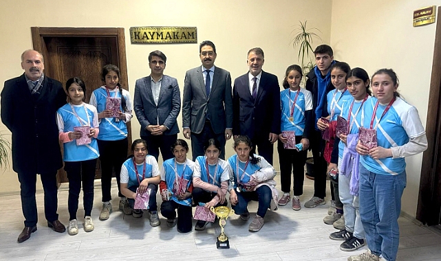 Ağrı’nın Yıldız Kızlarından Hamur Kaymakamı Yıldırım’a ziyaret
