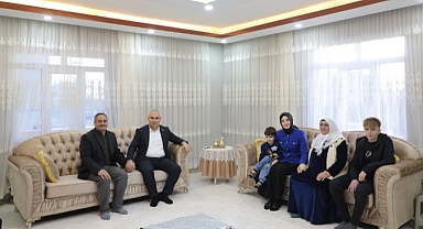 Ağrı Valisi Koç, iftarını şehit ailesiyle birlikte yaptı