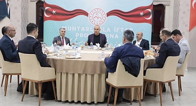 Ağrı Valisi Koç, Muhtarlarla beraber iftarını açtı