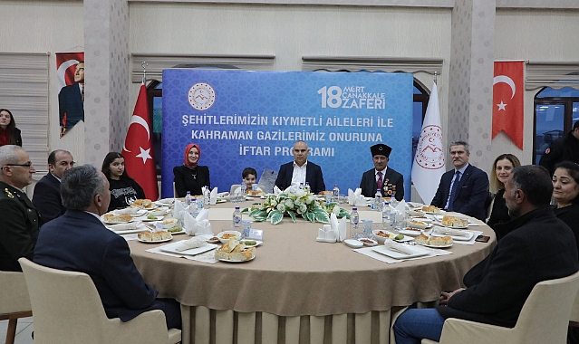 Ağrı Valisi Koç ve eşi, Şehit Yakınları ve Gazi’lerle iftar sofrasını paylaştı