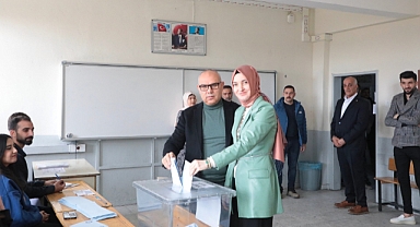 Ağrı Valisi Mustafa Koç ve eşi oyunu kullandı