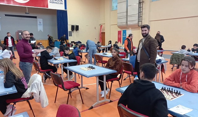 Ağrılı öğrencilerin başarısı göz doldurdu